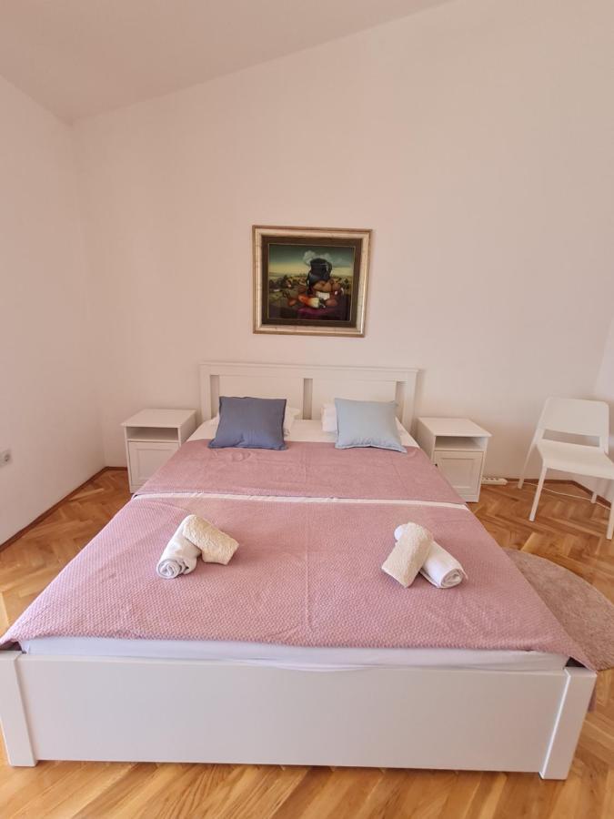 Apartments Apartmani Pintar ミミツェ エクステリア 写真