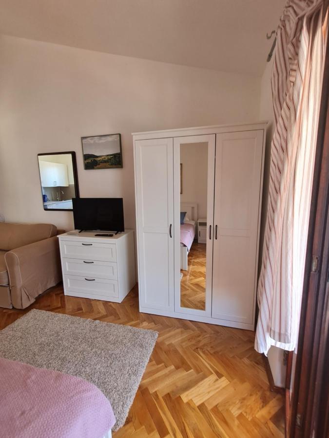 Apartments Apartmani Pintar ミミツェ エクステリア 写真