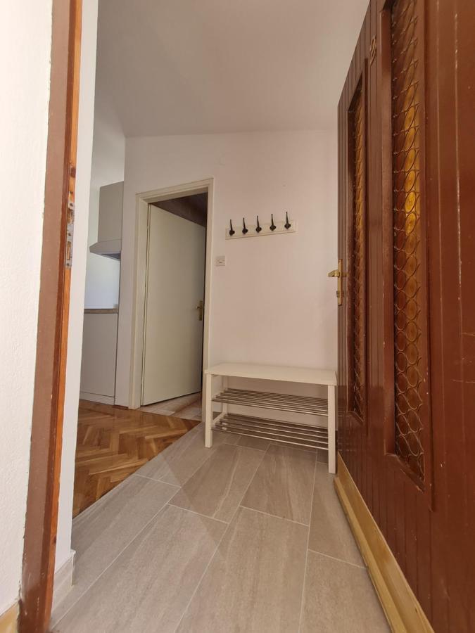 Apartments Apartmani Pintar ミミツェ エクステリア 写真