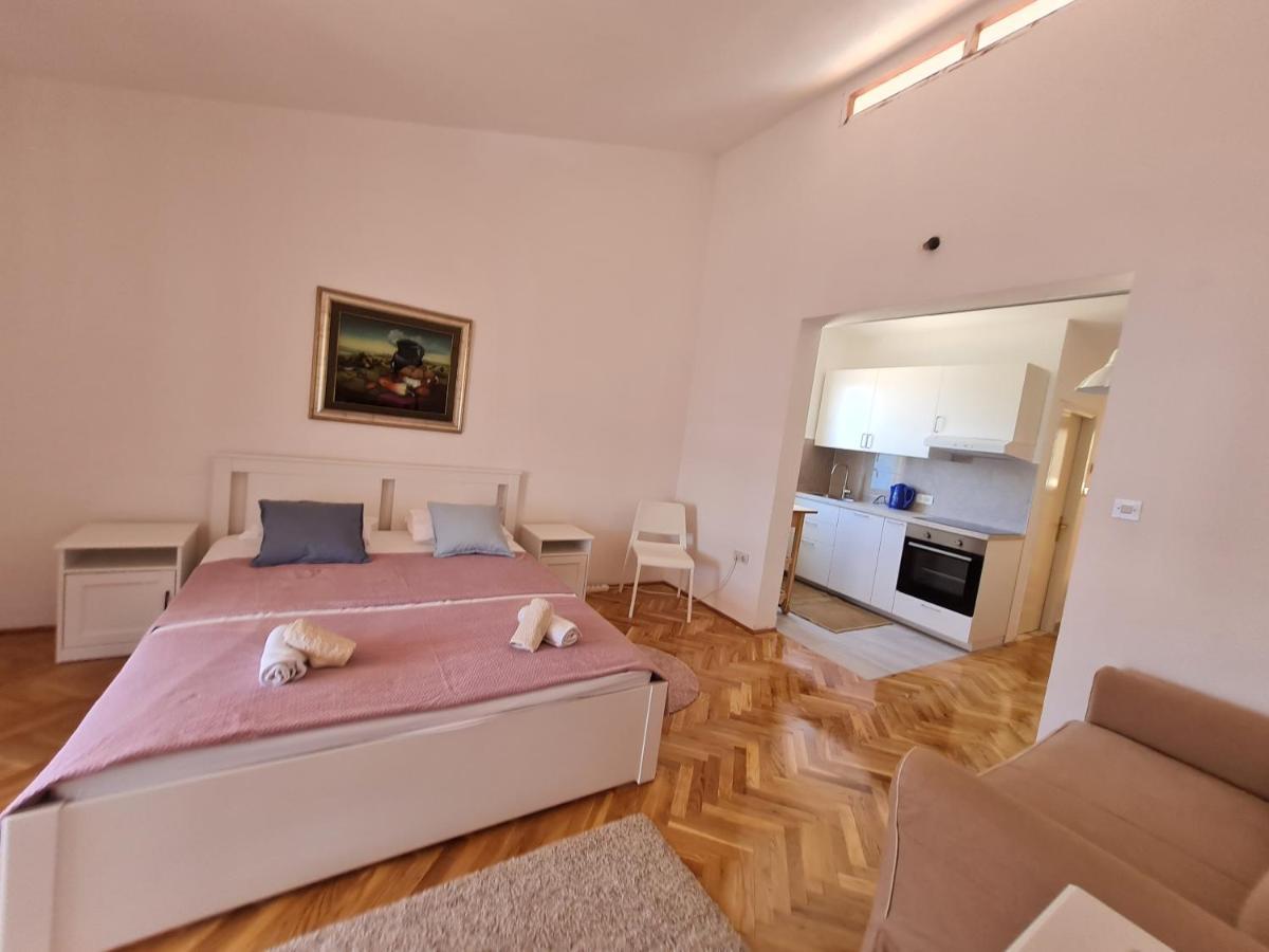 Apartments Apartmani Pintar ミミツェ エクステリア 写真