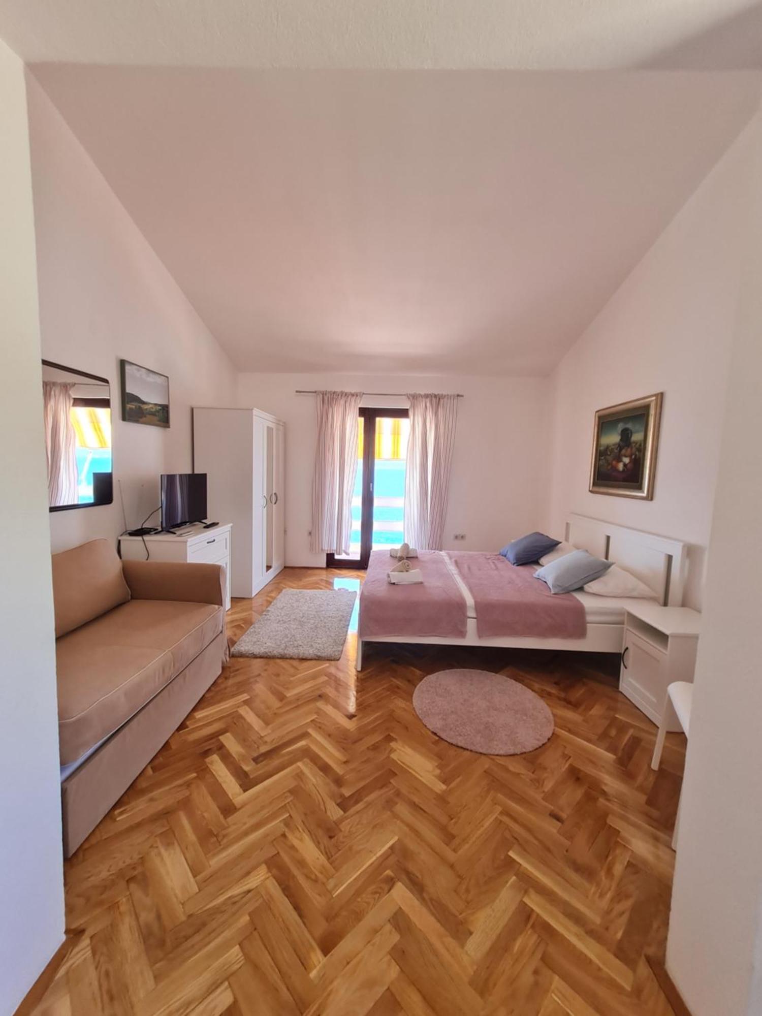 Apartments Apartmani Pintar ミミツェ エクステリア 写真