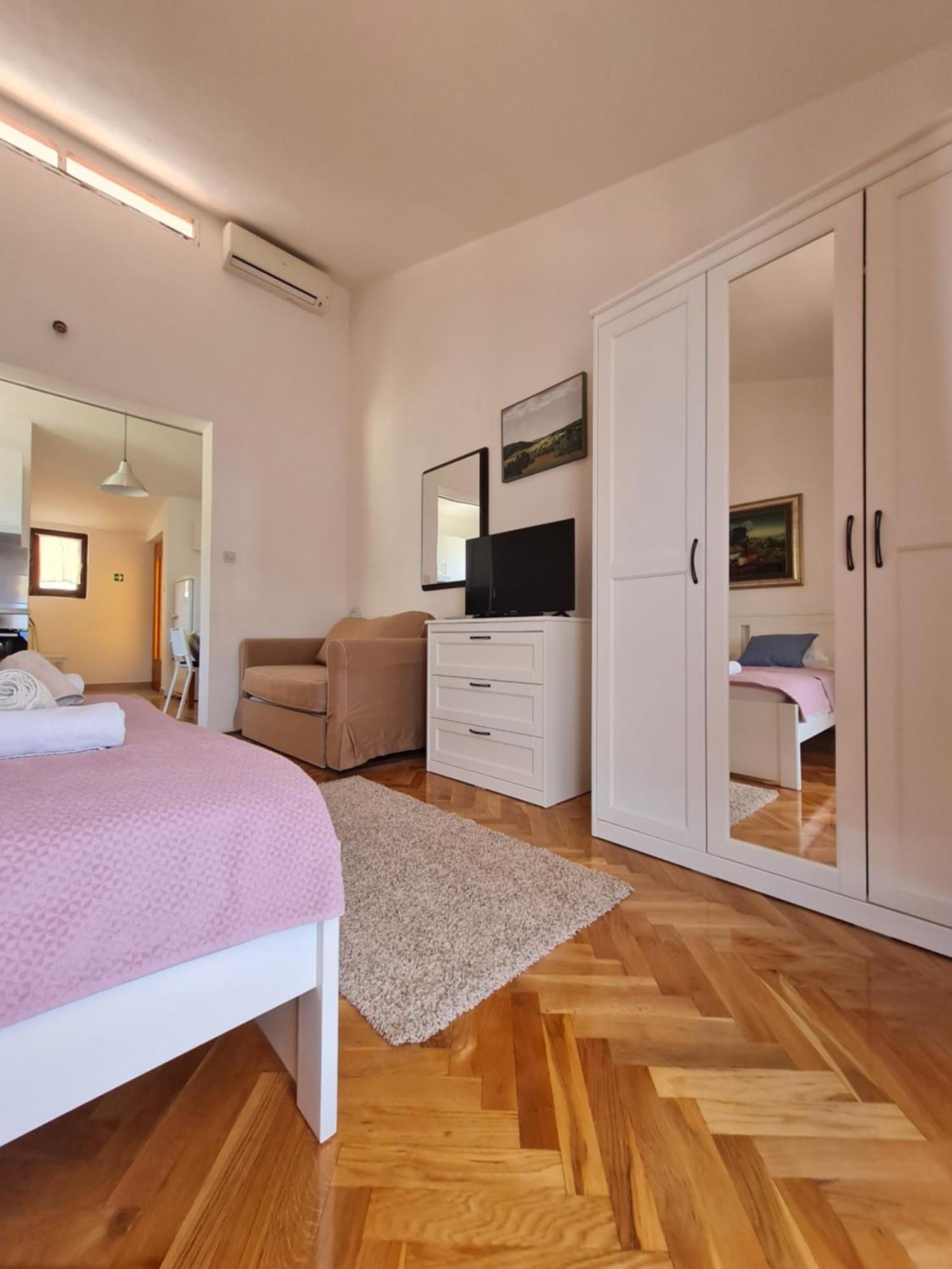 Apartments Apartmani Pintar ミミツェ エクステリア 写真