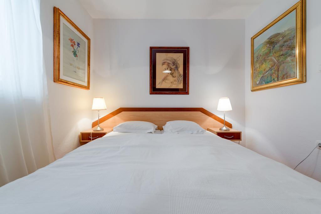 Apartments Apartmani Pintar ミミツェ エクステリア 写真