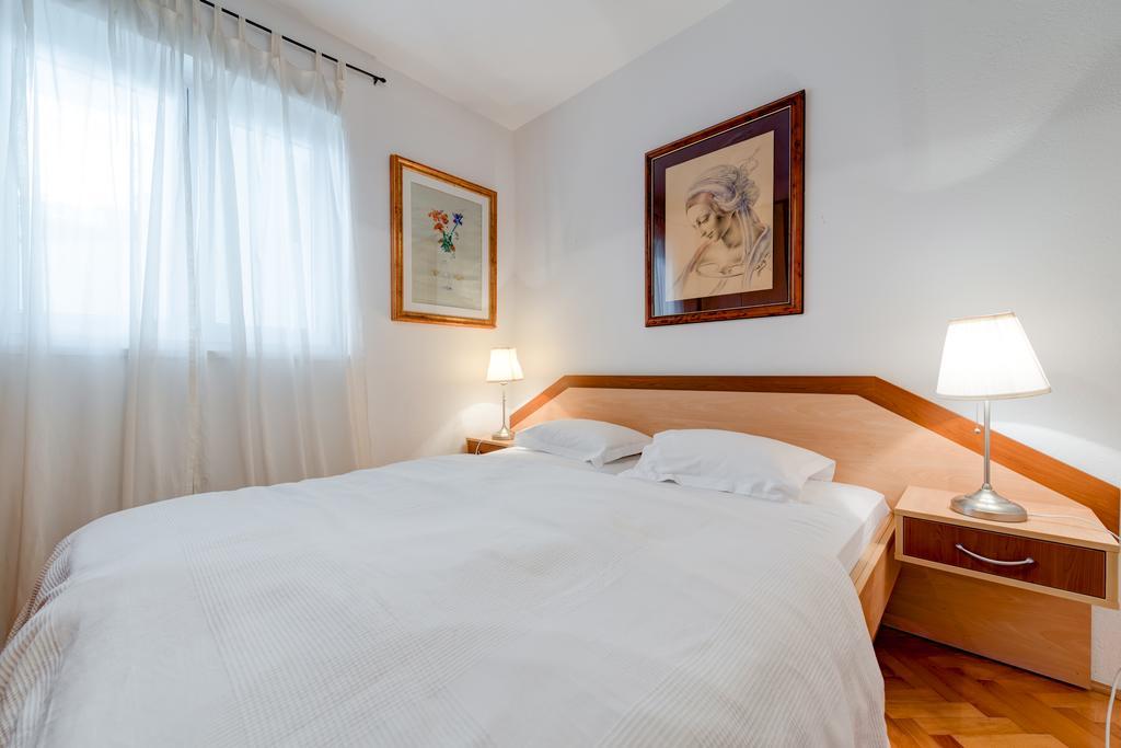 Apartments Apartmani Pintar ミミツェ エクステリア 写真