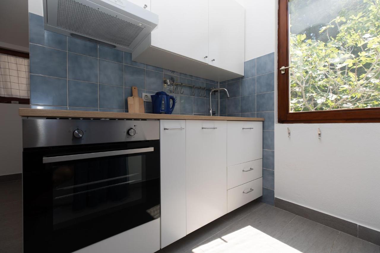 Apartments Apartmani Pintar ミミツェ エクステリア 写真