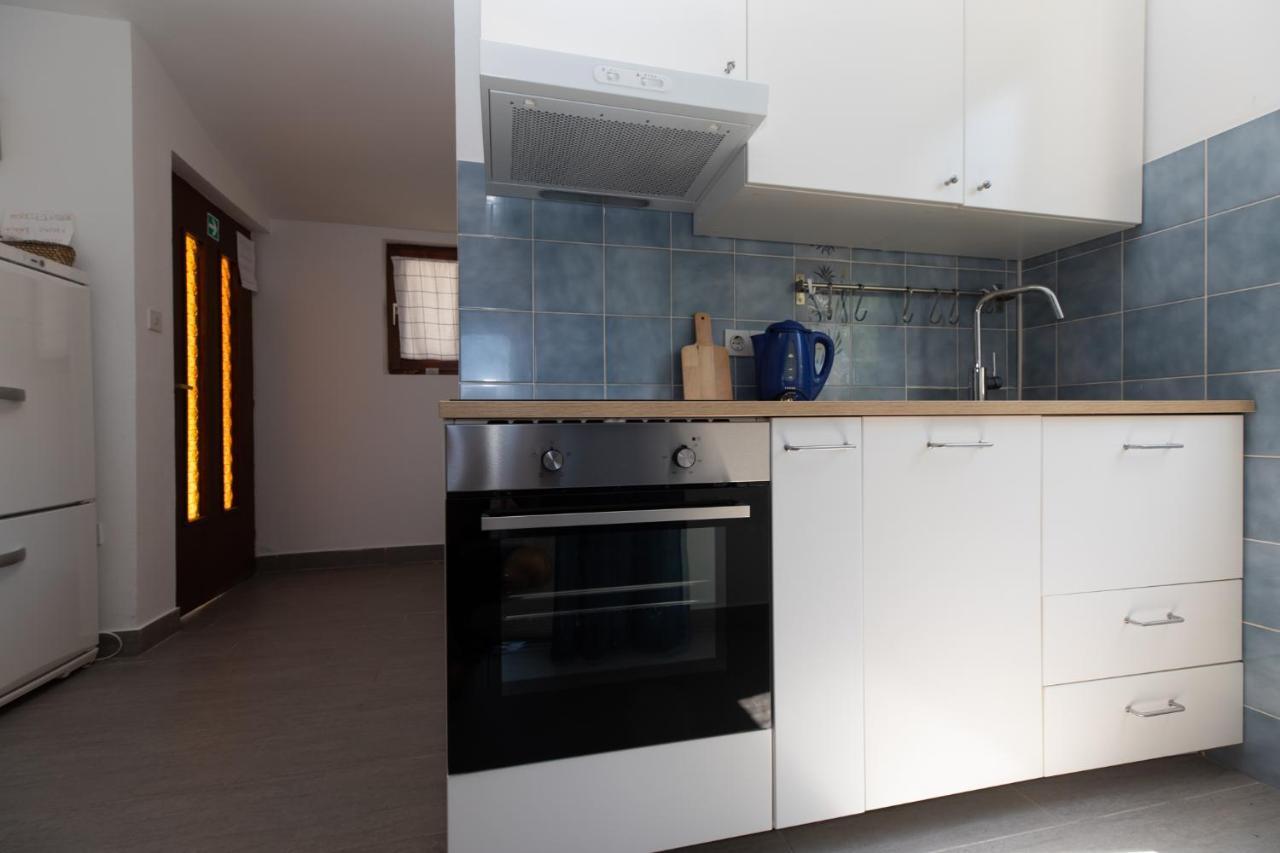 Apartments Apartmani Pintar ミミツェ エクステリア 写真